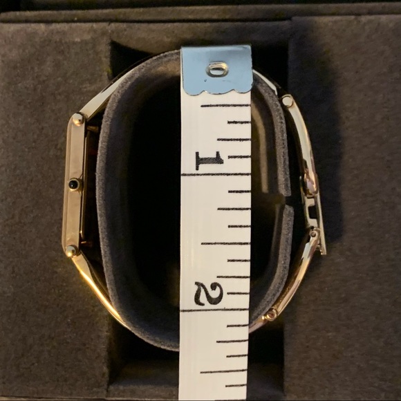 Gucci Ladies Gold Bracelet Watch - Picture 4 of 6